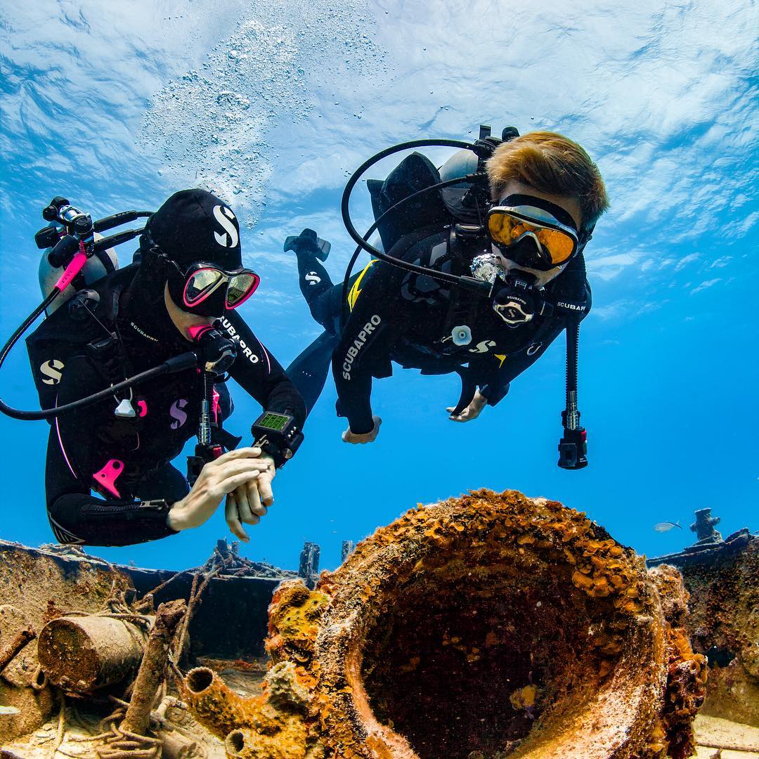 Divers underwater in scubapro equipment
